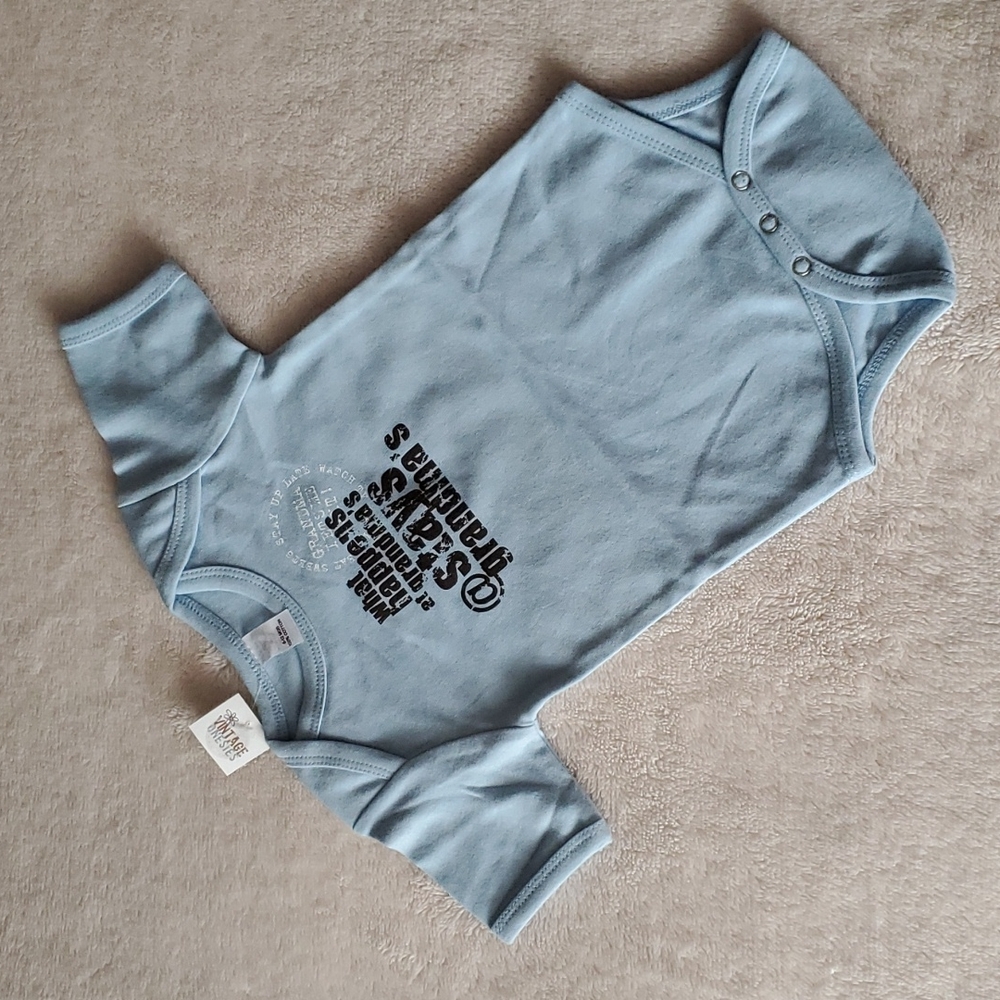 💖 4/$25 NWT Baby Bodysuit,What Happens at Grandma's ... (6-12 months)